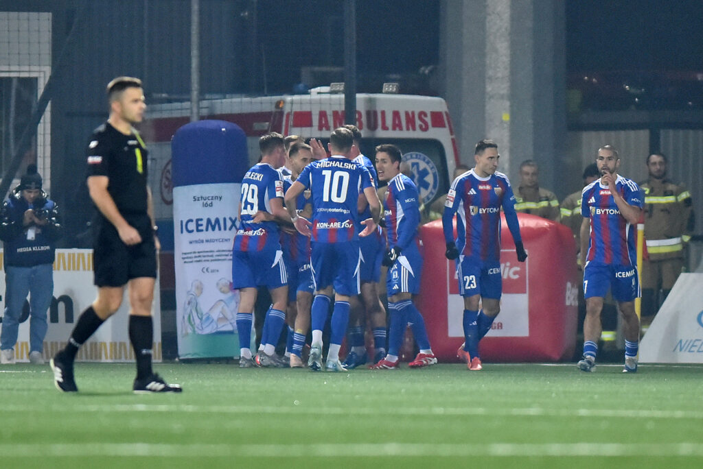 2025.12.07 Bytom
Pilka nozna , Betclic I liga , sezon 2025/26
Polonia Bytom - Chrobry Glogow
N/z Pilkarze Polonii, radosc po bramce, gol, bramka
Foto Krzysztof Porebski / PressFocus

2025.12.07 Bytom
Football , Polish league, second level , 2025/2026 season
Polonia Bytom - Chrobry Glogow
Pilkarze Polonii, radosc po bramce, gol, bramka
Credit: Krzysztof Porebski / PressFocus