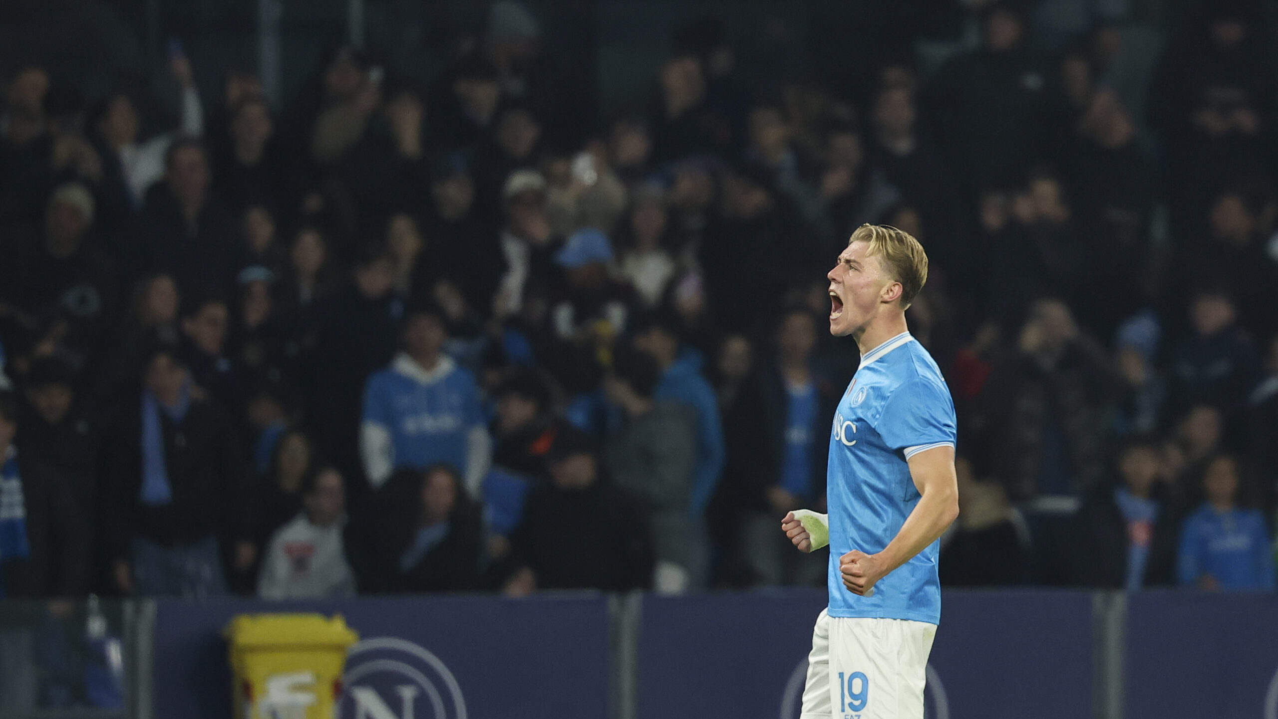 NapoliÕs Rasmus Hojlund celebrates after scoring  goal 1-0   during the Serie A soccer match between Napoli and Juventus  at the Diego Armando Maradona Stadium in Naples, southern italy - Saturday , December 07 , 2025. Sport - Soccer . 
(Photo by Alessandro Garofalo/LaPresse) (Photo by Alessandro Garofalo/LaPresse/Sipa USA)
2025.12.07 Neapol
pilka nozna liga wloska
SSC Napoli - Juventus Turyn
Foto LaPresse/SIPA USA/PressFocus

!!! POLAND ONLY !!!