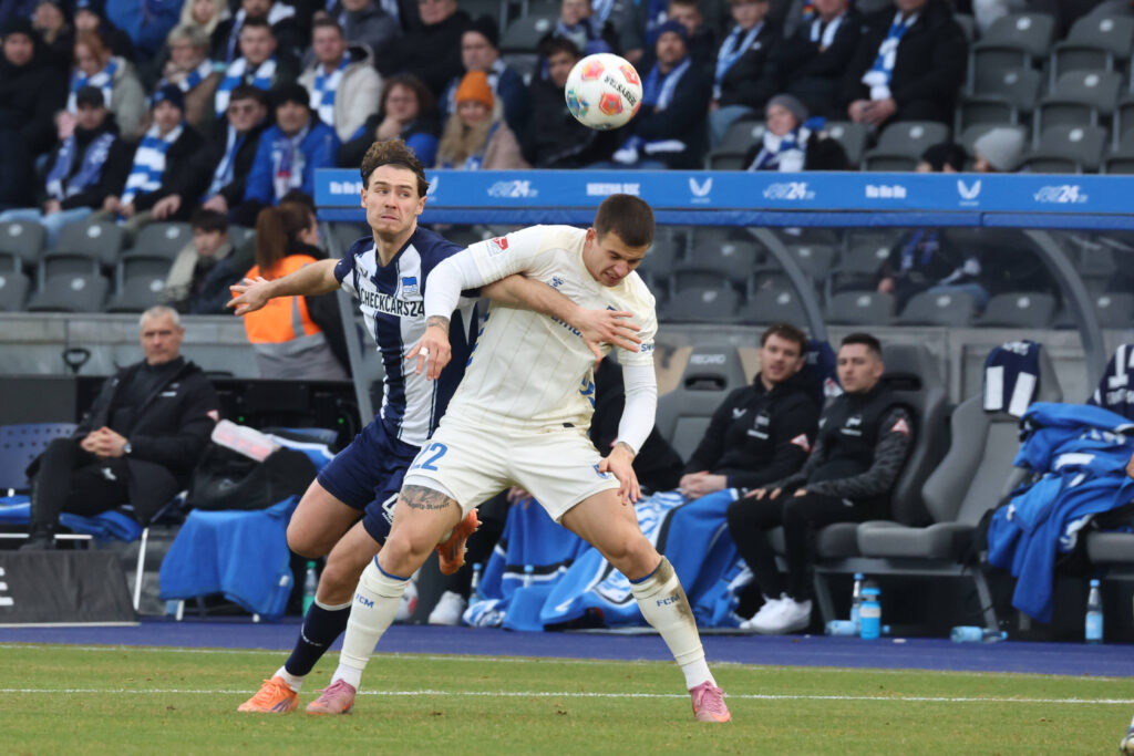 DEU, DFL, 2. FBL, Hertha BSC vs. 1: FC Magdeburg, / 07.12.2025, Berliner Olympiastadion, Berlin, DEU, DFL, 2. FBL, Hertha BSC vs. 1: FC Magdeburg, im Bild Linus Gechter Hertha BSC Berlin 44, Mateusz Zukowski 1.FC Magdeburg 22 DFL - regulations prohibit any use of Photographs as image sequences and/or quasi-video *** DEU, DFL, 2 FBL, Hertha BSC vs 1 FC Magdeburg, 07 12 2025, Berliner Olympiastadion, Berlin, DEU, DFL, 2 FBL, Hertha BSC vs 1 FC Magdeburg, im Bild Linus Gechter Hertha BSC Berlin 44 , Mateusz Zukowski 1 FC Magdeburg 22 DFL regulations prohibit any use of Photographs as image sequences and or quasi video nordphotoxGmbHx/xEngler nph00076
2025.12.07 Berlin
pilka nozna , 2. liga niemiecka
Hertha BSC Berlin - 1. FC Magdeburg
Foto IMAGO/PressFocus

!!! POLAND ONLY !!!