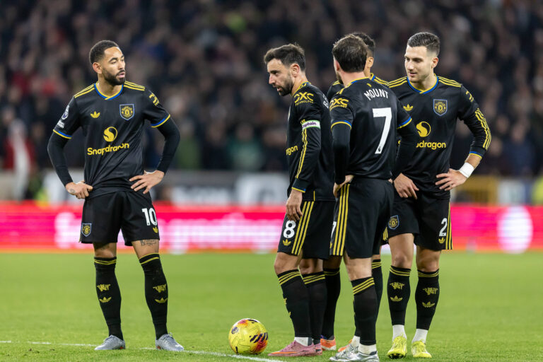 Wolverhampton Wanderers v Manchester United, ManU Premier League 08/12/2025. Manchester United midfielder Bruno Fernandes 8 lines up free-kick during the Premier League match between Wolverhampton Wanderers and Manchester United at Molineux, Wolverhampton, England on 8 December 2025. Wolverhampton Molineux West Midlands England Editorial use only DataCo restrictions apply See www.football-dataco.com , Copyright: xManjitxNarotrax PSI-23361-0212
2025.12.08 Wolverhampton
pilka nozna , liga angielska
Wolverhampton Wanderers - Manchester United
Foto IMAGO/PressFocus

!!! POLAND ONLY !!!