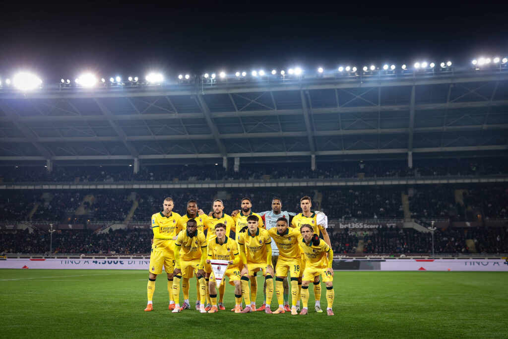 Turin, Italy, 8th December 2025. The AC Milan starting eleven line up for a team photo prior to kick off, back row  L to R  Strahinja Pavlovic, Rafael Leao, Adrien Rabiot, Ruben Loftus-Cheek, Mike Maignan and Matteo Gabbia, front row  L to R  Fikayo Tomori, Alexis Saelemaekers, Davide Bartesaghi, Christopher Nkunku and Luka Modric, in the Torino vs AC Milan Serie A match at Stadio Grande Torino, Turin. Picture credit should read: Jonathan Moscrop / Sportimage EDITORIAL USE ONLY. No use with unauthorised audio, video, data, fixture lists, club/league logos or live services. Online in-match use limited to 120 images, no video emulation. No use in betting, games or single club/league/player publications. SPI_266_JM_TORO_MILAN SPI-4323-0266
2025.12.08 Turyn
pilka nozna , liga wloska
Torino FC - AC Milan
Foto IMAGO/PressFocus

!!! POLAND ONLY !!!
