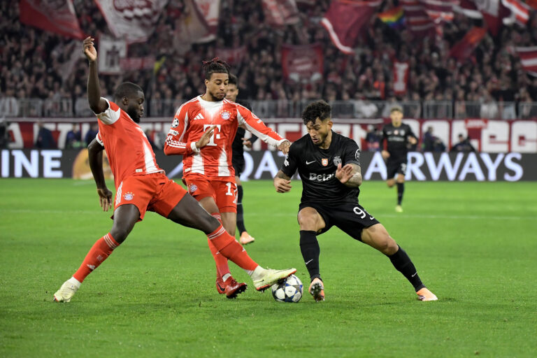 09.12.2025, xemx, Fussball UEFA Champions League, FC Bayern Muenchen - Sporting Lissabon v.l. Dayot Upamecano FC Bayern Muenchen Michael Olise FC Bayern Muenchen Luis Suarez Sporting Lissabon Zweikampf, Aktion, action, battle for the ball DFL/DFB REGULATIONS PROHIBIT ANY USE OF PHOTOGRAPHS as IMAGE SEQUENCES and/or QUASI-VIDEO Muenchen *** 09 12 2025, xemx, Football UEFA Champions League, FC Bayern Muenchen Sporting Lissabon v l Dayot Upamecano FC Bayern Muenchen Michael Olise FC Bayern Muenchen Luis Suarez Sporting Lissabon Zweikampf, Aktion, action, battle for the ball DFL DFB REGULATIONS PROHIBIT ANY USE OF PHOTOGRAPHS as IMAGE SEQUENCES and or QUASI VIDEO Muenchen
2025.12.09 Monachium
pilka nozna , liga mistrzow
Bayern Monachium - Sporting Lizbona
Foto IMAGO/PressFocus

!!! POLAND ONLY !!!