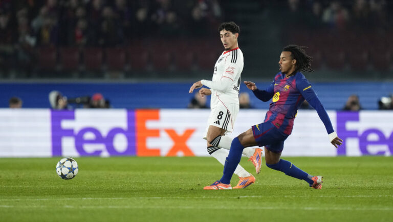 09.12.2025, xslx, Fussball UEFA Champions League, FC Barcelona, Barca - Eintracht Frankfurt v.l. Fares Chaibi Eintracht Frankfurt, Jules Kounde FC Barcelona Barcelona *** 09 12 2025, xslx, Football UEFA Champions League, FC Barcelona Eintracht Frankfurt v l Fares Chaibi Eintracht Frankfurt , Jules Kounde FC Barcelona Barcelona
2025.12.09 Barcelona
pilka nozna , liga mistrzow
FC Barcelona - Eintracht Frankfurt
Foto IMAGO/PressFocus

!!! POLAND ONLY !!!