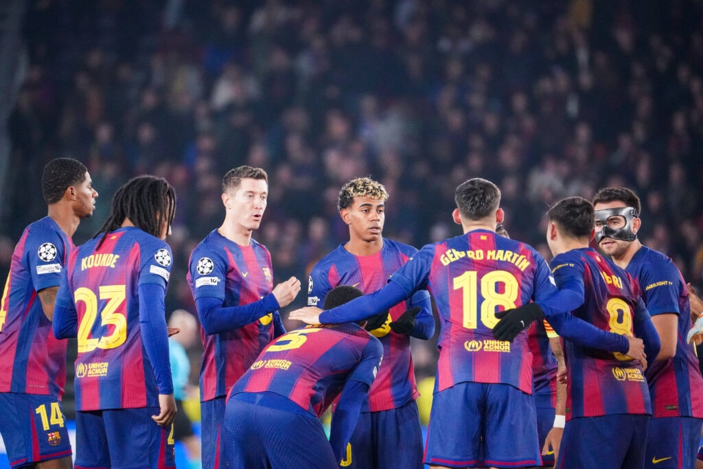 Fussball UEFA Champions League 2025/26, 6. Spieltag - FC Barcelona, Barca vs Eintracht Frankfurt - Camp Nou Barcelona: Mannschaftsansprache von Lamine Yamal FC Barcelona, 10 und Robert Lewandowski FC Barcelona, 9 Barcelona Provinz Barcelona Spanien *** Football UEFA Champions League 2025 26, Matchday 6 FC Barcelona vs Eintracht Frankfurt Camp Nou Barcelona Team speech by Lamine Yamal FC Barcelona, 10 and Robert Lewandowski FC Barcelona, 9 Barcelona Province of Barcelona Spain Copyright: xJOERANxSTEINSIEKx
2025.12.09 Barcelona
pilka nozna , liga mistrzow
FC Barcelona - Eintracht Frankfurt
Foto IMAGO/PressFocus

!!! POLAND ONLY !!!