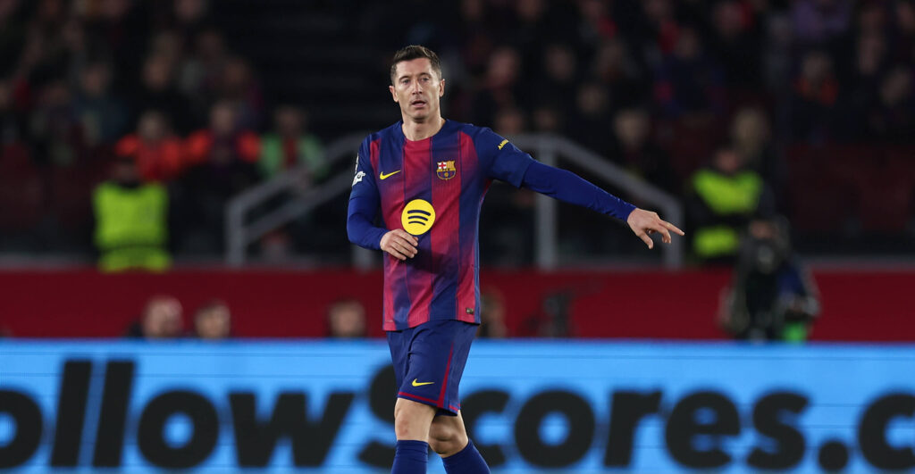 09.12.2025, Fussball UEFA Champions League, FC Barcelona, Barca - Eintracht Frankfurt, v.l., Robert Lewandowski FC Barcelona gibt Anweisungen, gestikuliert, mit den Armen gestikulieren, gives instructions, gesticulate DFL/DFB REGULATIONS PROHIBIT ANY USE OF PHOTOGRAPHS AS IMAGE SEQUENCES AND/OR QUASI-VIDEO. xdcx *** 09 12 2025, Football UEFA Champions League, FC Barcelona Eintracht Frankfurt, v l , Robert Lewandowski FC Barcelona gives instructions, gesticulates, gesticulate with arms, gives instructions, gesticulate DFL DFB REGULATIONS PROHIBIT ANY USE OF PHOTOGRAPHS AS IMAGE SEQUENCES AND OR QUASI VIDEO xdcx Copyright: HMBxMedia/Claus
2025.12.09 Barcelona
pilka nozna , liga mistrzow
FC Barcelona - Eintracht Frankfurt
Foto IMAGO/PressFocus

!!! POLAND ONLY !!!