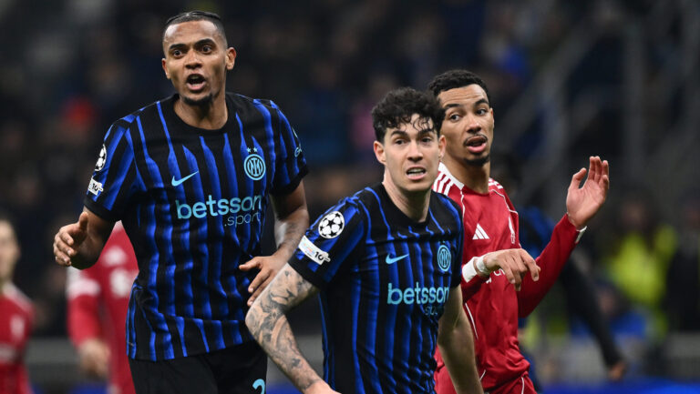 Manuel Akanji of F.C. Inter, Alessandro Bastoni of F.C. Inter and Hugo Ekitike of Liverpool F.C. are in action during the UEFA Champions League phase day 6 football match between F.C. Inter and Liverpool F.C. at the San Siro Stadium on December 9, 2025 in Milan, Italy. (Photo by Domenico Cippitelli/IPA Sport / ipa-agency.net/IPA/Sipa USA)
2025.12.09 Mediolan
pilka nozna liga mistrzow
Inter Mediolan - FC Liverpool
Foto IPA/SIPA USA/PressFocus

!!! POLAND ONLY !!!