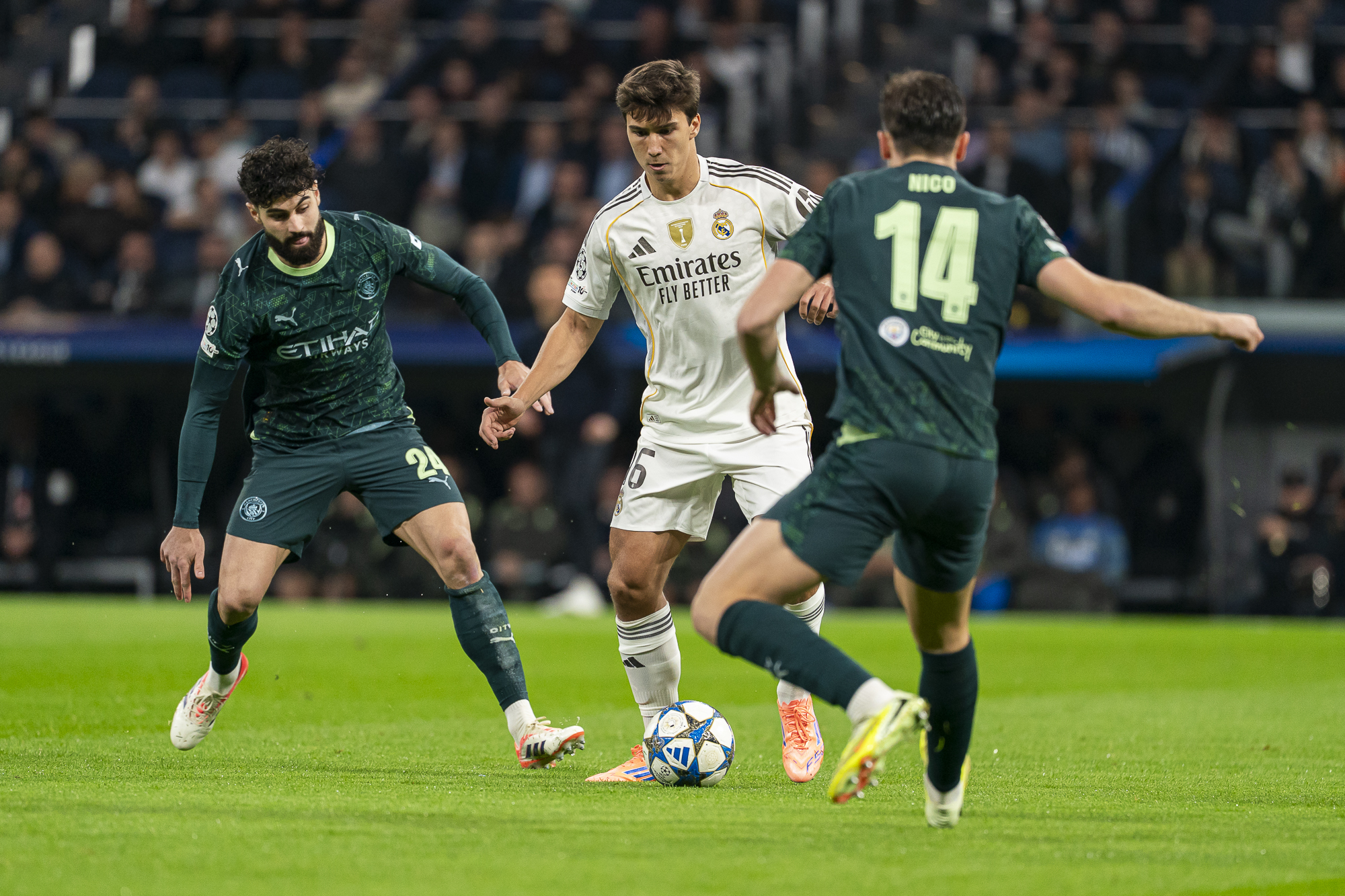 Real Madrid CF`s Gonzalo Garcia (R) and Manchester City FC`s Josko Guardiol during Champions League 2025/2026 match. December 10,2025. (ALTERPHOTOS/Ropero)
2025.12.10 Madryt
pilka nozna liga mistrzow
Real Madryt - Manchester City
Foto Alter Photos/SIPA USA/PressFocus

!!! POLAND ONLY !!!