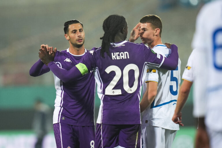 Fiorentina's Rolando Mandragora and Fiorentina's Moise Kean celebrate for the victory at the end of the UEFA Conference League 2025/2026 Matchday 5 League phase soccer match between Fiorentina and Dynamo Kyiv at Artemio Franchi Stadium of Florence, North Italy - Thurday December 11, 2025 (Photo by Massimo Paolone/LaPresse) (Photo by Massimo Paolone/LaPresse/Sipa USA)
2025.12.11 Florencja
pilka nozna liga konferencji europy
ACF Fiorentina - Dynamo Kijow

Foto LaPresse/SIPA USA/PressFocus

!!! POLAND ONLY !!!