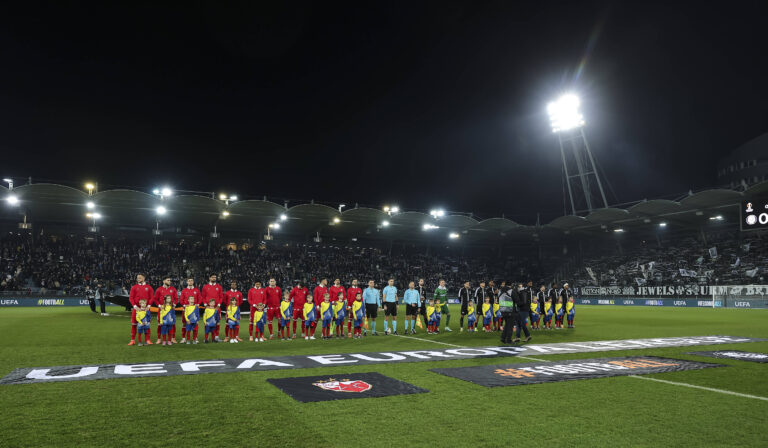Players of Crvena Zvezda (L) and of Sturm Graz during the UEFA Europa League football match between Sturm Graz and Crvena Zvezda (Red Star) at Stadion Graz Liebenau on December 11. 2025. in Graz, Austria.//MILOSAVLJEVIC_sipa.34672/Credit:Pedja Milosavljevic/SIPA/2512121213
2025.12.11 Graz
pilka nozna liga Europy
SK Sturm Graz - Crvena Zvezda Belgrad
Foto Pedja Milosavljevic/SIPA/PressFocus

!!! POLAND ONLY !!!