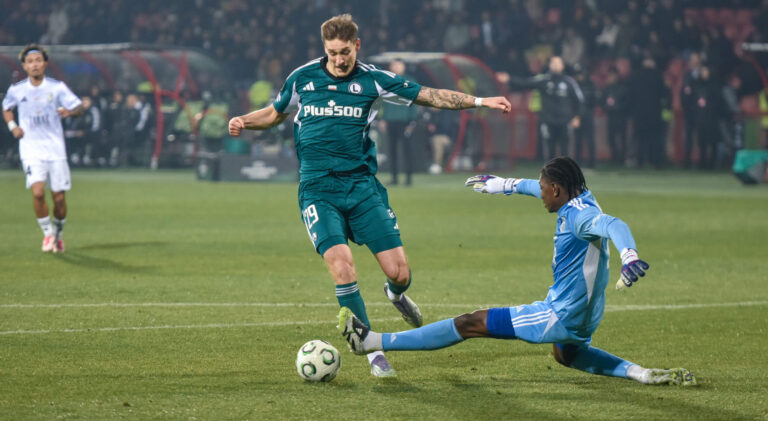 2025.12.11 Erywan, Armenia
pilka nozna Liga Konferencji UEFA faza ligowa sezon 2025/2026
FC Noah Erywan - Legia Warszawa
N/z MIleta Rajovic Timothy Fayulu
Foto Wojciech Dobrzynski Legionisci.com / PressFocus 
2025.12.11 Yerevan, Armenia
UEFA Conference League league phase season 2025/2026
FC Noah Erevan - Legia Warsaw
Credit: Wojciech Dobrzynski / Legionisci.com / PressFocus