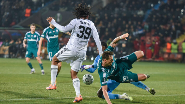 2025.12.11 Erywan, Armenia
pilka nozna Liga Konferencji UEFA faza ligowa sezon 2025/2026
FC Noah Erywan - Legia Warszawa
N/z Mileta Rajovic Timothy Fayulu
Foto Wojciech Dobrzynski Legionisci.com / PressFocus 
2025.12.11 Yerevan, Armenia
UEFA Conference League league phase season 2025/2026
FC Noah Erevan - Legia Warsaw
Credit: Wojciech Dobrzynski / Legionisci.com / PressFocus