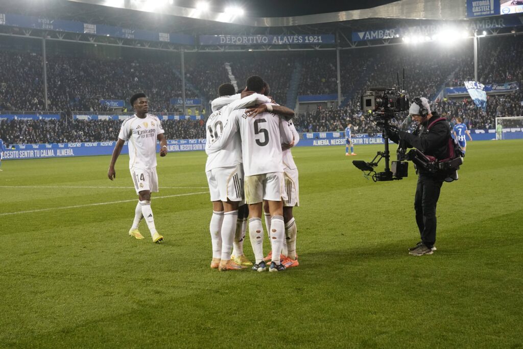 Spanish La Liga EA Sports soccer match between Deportivo Alaves  and Real Madrid at Mendizorroza Stadium in Alava, Spain 14 December 2025
Real Madrid players celebrate win

(Photo by Cordon Press/Sipa USA)
2025.12.14 Vitoria-Gasteiz
pilka nozna liga hiszpanska
Deportivo Alaves - Real Madryt

Foto Cordon/SIPA USA/PressFocus

!!! POLAND ONLY !!!