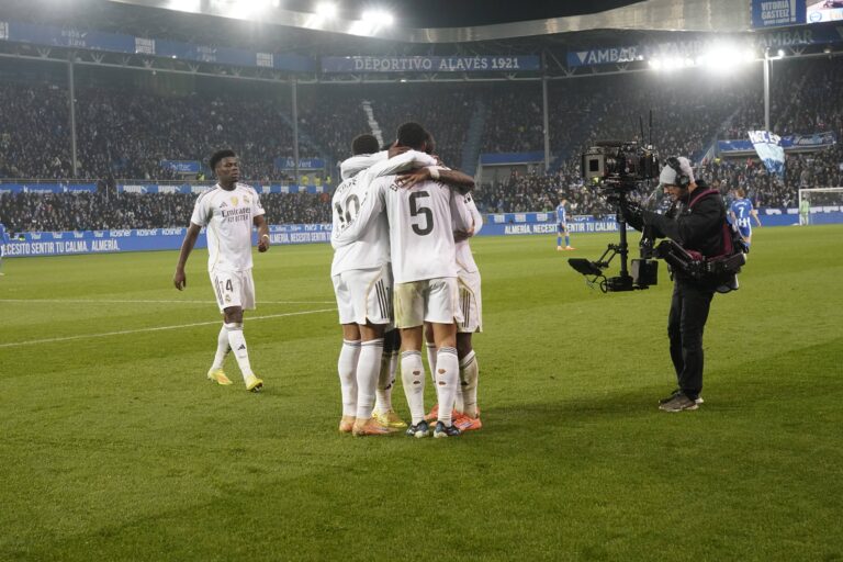 Spanish La Liga EA Sports soccer match between Deportivo Alaves  and Real Madrid at Mendizorroza Stadium in Alava, Spain 14 December 2025
Real Madrid players celebrate win

(Photo by Cordon Press/Sipa USA)
2025.12.14 Vitoria-Gasteiz
pilka nozna liga hiszpanska
Deportivo Alaves - Real Madryt

Foto Cordon/SIPA USA/PressFocus

!!! POLAND ONLY !!!
