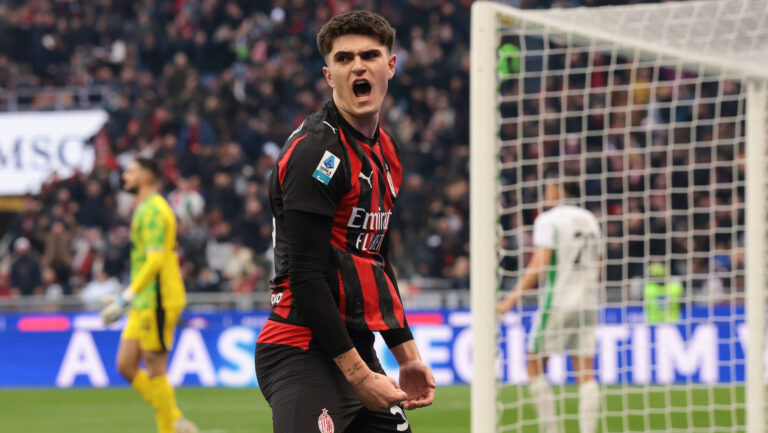Milan, Italy, 14th December 2025. Davide Bartesaghi of AC Milan celebrates after scoring to level the game at 1-1 during the AC Milan vs Sassuolo Serie A match at Giuseppe Meazza, Milan. Picture credit should read: Jonathan Moscrop / Sportimage EDITORIAL USE ONLY. No use with unauthorised audio, video, data, fixture lists, club/league logos or live services. Online in-match use limited to 120 images, no video emulation. No use in betting, games or single club/league/player publications. SPI_091_JM_MILAN_SASSUOLO SPI-4363-0091
2025.12.14 Mediolan
pilka nozna , liga wloska
AC Milan - US Sassuolo Calcio
Foto IMAGO/PressFocus

!!! POLAND ONLY !!!