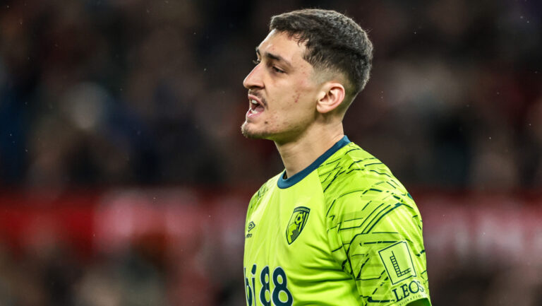 Bournemouth goalkeeper Djordje Petrovic reacts during the Premier League match Manchester United vs Bournemouth at Old Trafford, Manchester, United Kingdom, 15th December 2025

(Photo by Mark Cosgrove/News Images)

*** GER AUT SUI OUT *** in Manchester, United Kingdom on 12/15/2025. (Photo by Mark Cosgrove/News Images/Sipa USA)
2025.12.15 Manchester
pilka nozna liga angielska
Manchester United - AFC Bournemouth

Foto News Images/SIPA USA/PressFocus

!!! POLAND ONLY !!!