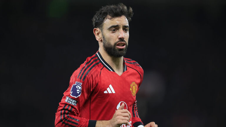 Manchester United, ManU v Bournemouth Premier League 15/12/2025. Bruno Fernandes 8 of Manchester United during the Premier League match between Manchester United and Bournemouth at Old Trafford, Manchester, England on 15 December 2025. Manchester Old Trafford Greater Manchester England Editorial use only DataCo restrictions apply See www.football-dataco.com , Copyright: xConorxMolloyx PSI-23424-0147
2025.12.15 Manchester
pilka nozna , liga angielska
Manchester United - AFC Bournemouth
Foto IMAGO/PressFocus

!!! POLAND ONLY !!!