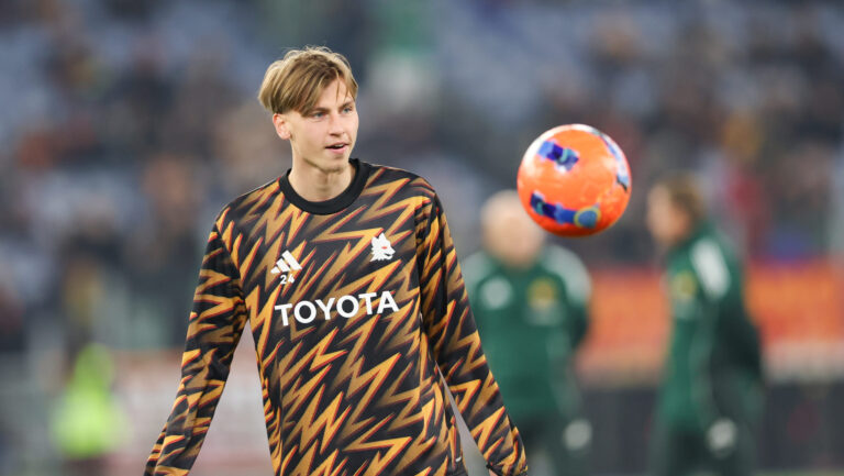Jan Ziolkowski of AS Roma seen during warum-up before  the SERIE A 2025/2026 match AS Roma and Como at San Siro. Final score; AS Roma 1:0 Como. (Photo by Grzegorz Wajda / SOPA Images/Sipa USA)
2025.12.15 Rzym
pilka nozna liga wloska
AS Roma - Como 1907
Foto SOPA images/SIPA USA/PressFocus

!!! POLAND ONLY !!!