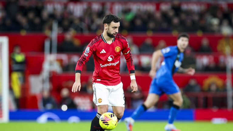 Manchester United, ManU v AFC Bournemouth, Premier League Manchester United midfielder Bruno Fernandes 8 in action during the Manchester United v AFC Bournemouth Premier League match at Old Trafford, Manchester, England on 15 December 2025 Credit: Phil Duncan/Every Second Media Editorial use only. All images are copyright Every Second Media Limited. No images may be reproduced without prior permission. All rights reserved. Premier League and Football League images are subject to licensing agreements with Football DataCo Limited. see https://www.football-dataco.com Copyright: xIMAGO/EveryxSecondxMediax ESM-1710-0155 PhilxDuncanx/xEveryxSecondxMediax
2025.12.15 Manchester
pilka nozna , liga angielska
Manchester United - AFC Bournemouth
Foto IMAGO/PressFocus

!!! POLAND ONLY !!!