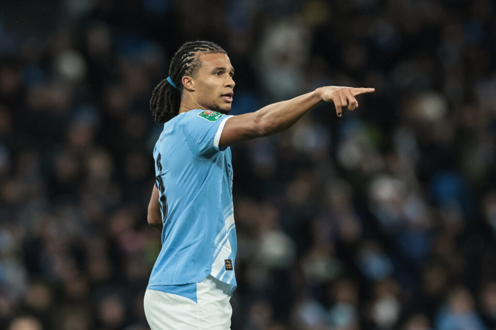 Nathan Ake of Manchester City gives his team instructions during the Carabao Cup Quarter Final match Manchester City vs Brentford at Etihad Stadium, Manchester, United Kingdom, 17th December 2025

(Photo by Mark Cosgrove/News Images)

*** GER AUT SUI OUT *** in Manchester, United Kingdom on 12/17/2025. (Photo by Mark Cosgrove/News Images/Sipa USA)
2025.12.17 Manchester
pilka nozna Puchar Ligi Angielskiej
Manchester City - Brentford

Foto News Images/SIPA USA/PressFocus

!!! POLAND ONLY !!!