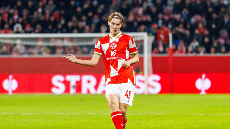 MAINZ, GERMANY - DECEMBER 18: Kacper Potulski 1. FSV Mainz 05, 48 during the Conference League match between 1. FSV Mainz 05 vs. Samsunspor at MEWA Arena on matchday 6 of the UEFA Conference League Group Stage on December 18, 2025 in Mainz, Germany. DFL REGULATIONS PROHIBIT ANY USE OF PHOTOGRAPHS AS IMAGE SEQUENCES AND/OR QUASI-VIDEO. Rhineland-Palatinate Germany Copyright: xStephanxHahnex
2025.12.18 Moguncja
pilka nozna , liga Konferencji
FSV Mainz 05 - Samsunspor
Foto IMAGO/PressFocus

!!! POLAND ONLY !!!