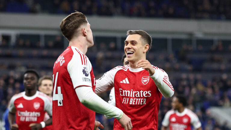 Liverpool, England, 20th December 2025. Viktor Gyokeres of Arsenal celebrates scoring his sides opening goal with Leandro Trossard of Arsenal during the Everton vs Arsenal Premier League match at Hill Dickinson Stadium, Liverpool. Picture credit should read: David Klein / Sportimage EDITORIAL USE ONLY. No use with unauthorised audio, video, data, fixture lists, club/league logos or live services. Online in-match use limited to 120 images, no video emulation. No use in betting, games or single club/league/player publications. SPI_DK_016_Everton_Arsenal SPI-4391-0016
2025.12.21 Liverpool
pilka nozna , liga angielska
Everton - Arsenal Londyn
Foto IMAGO/PressFocus

!!! POLAND ONLY !!!