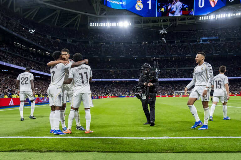Real Madrid v Sevilla FC - LaLiga EA Sports Jude Bellingham of Real Madrid C celebrates his goal with his teammates from L to R Vinicius Junior, Rodrygo Goes, Kylian Mbappe during the LaLiga EA Sports football match between Real Madrid CF and Sevilla FC at Estadio Bernabeu in Madrid, Spain, on December 20, 2025. Madrid Estadio Bernabeu Madrid Spain Copyright: xAlbertoxGardinx AGardin_20251220_Foot_Liga_ReaMad_Sev_0473
2025.12.20 Madryt
pilka nozna , liga hiszpanska
Real Madryt - Sevilla FC 
Foto IMAGO/PressFocus

!!! POLAND ONLY !!!