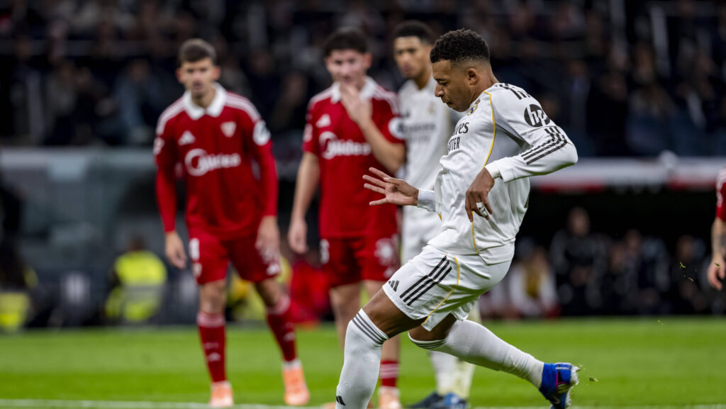 Real Madrid v Sevilla FC - LaLiga EA Sports Kylian Mbappe of Real Madrid scores a penalty during the LaLiga EA Sports football match between Real Madrid CF and Sevilla FC at Estadio Bernabeu in Madrid, Spain, on December 20, 2025. Madrid Estadio Bernabeu Madrid Spain Copyright: xAlbertoxGardinx AGardin_20251220_Foot_Liga_ReaMad_Sev_0567
2025.12.20 Madryt
pilka nozna , liga hiszpanska
Real Madryt - Sevilla FC 
Foto IMAGO/PressFocus

!!! POLAND ONLY !!!