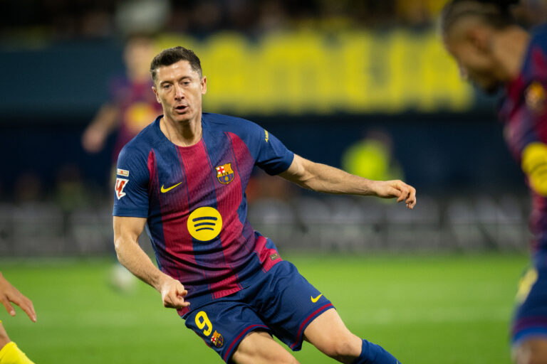 Robert Lewandowski of FC Barcelona seen in action during the La Liga EA Sports match between Villareal CF and FC Barcelona at Ceramica stadium. Final Score: Villareal FC 0-2 FC Barcelona. (Photo by Vicente Vidal Fernandez / SOPA Images/Sipa USA)
2025.12.21 Villareal
pilka nozna liga hiszpanska
Villareal CF - FC Barcelona

Foto SOPA Images/SIPA USA/PressFocus

!!! POLAND ONLY !!!