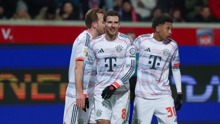 Leon Goretzka 8 FC Bayern Muenchen froh nach dem 0:4 von Harry Kane 9 FC Bayern Muenchen, mit Cassiano Kiala 30 FC Bayern Muenchen, 1. FC Heidenheim 1846 vs. FC Bayern Muenchen, Fussball, Bundesliga, DFL, Saison 2025/2026, Hinrunde, 15. Spieltag, 21.12.2025 DFB regulations prohibit any use of photographs as image sequences and/or quasi-video Muenchen Baden-Wuerttemberg Deutschland *** Leon Goretzka 8 FC Bayern Muenchen happy after Harry Kanes 0 4 9 FC Bayern Muenchen , with Cassiano Kiala 30 FC Bayern Muenchen , 1 FC Heidenheim 1846 vs FC Bayern Muenchen, Football, Bundesliga, DFL, Season 2025 2026, Hinrunde, 15 Matchday, 21 12 2025 DFB regulations prohibit any use of photographs as image sequences and or quasi video Muenchen Baden Wuerttemberg Germany Copyright: xkolbert-press/MartinxAguerax
2025.12.21 Heidenheim
pilka nozna , liga niemiecka
1. FC Heidenheim - FC Bayern Monachium
Foto IMAGO/PressFocus

!!! POLAND ONLY !!!