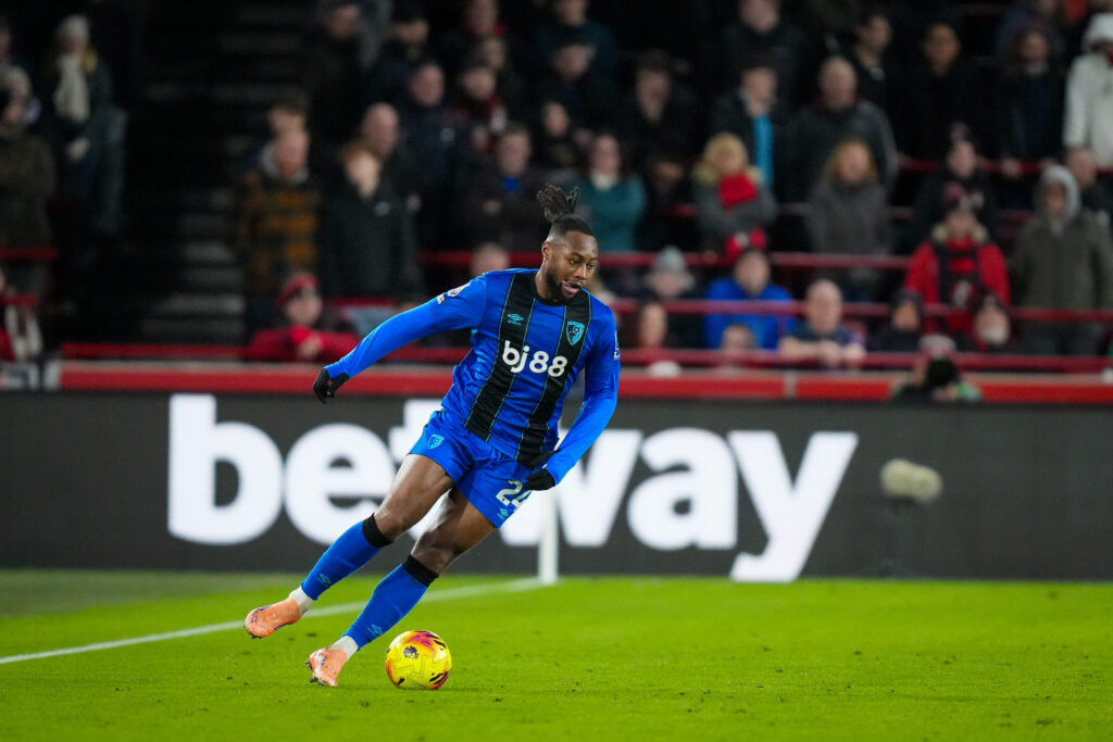 Antoine Semenyo of Bournemouth dribbles the ball during the Premier League match Brentford vs Bournemouth at The Gtech Community Stadium, London, United Kingdom, 27th December 2025

(Photo by Maynard Manyowa/News Images)

*** GER AUT SUI OUT *** in London, United Kingdom on 12/27/2025. (Photo by Maynard Manyowa/News Images/Sipa USA)
2025.12.27 Brentford
pilka nozna liga angielska
Brentford - AFC Bournemouth

Foto News Images/SIPA USA/PressFocus

!!! POLAND ONLY !!!