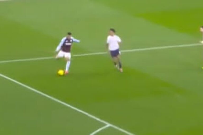 Kosmiczny gol i błąd Matty’ego Casha! Dzieje się w hicie Premier League [WIDEO]