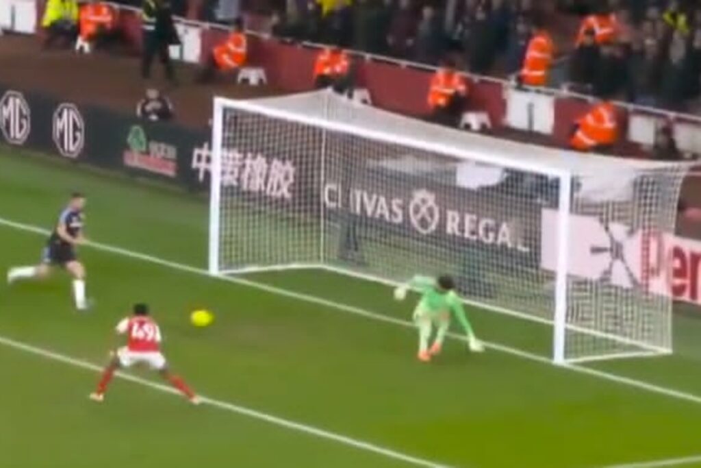 Kosmiczna interwencja w hicie Premier League! Parada sezonu? [WIDEO]