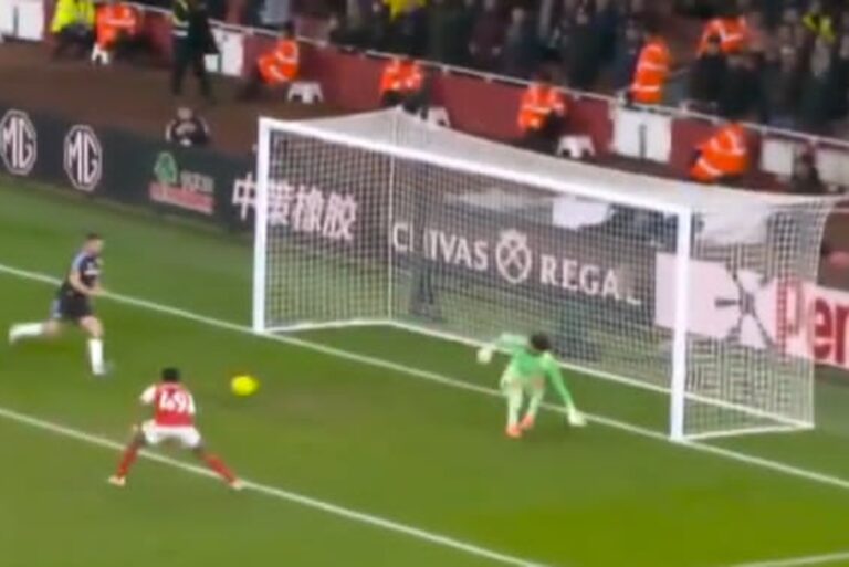 Kosmiczna interwencja w hicie Premier League! Parada sezonu? [WIDEO]