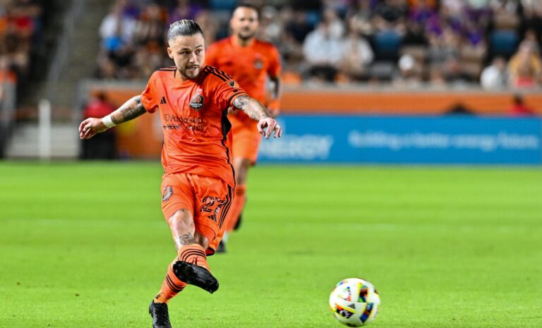 May 4, 2024; Houston, Texas, USA; Houston Dynamo FC midfielder Sebastian Kowalczyk (27) kicks the ball during the second half against St. Louis CITY SC at Shell Energy Stadium. Mandatory Credit: Maria Lysaker-USA TODAY Sports/Sipa USA
2024.05.04 Houston
pilka nozna amerykanska liga MLS
MLS: St. Louis CITY SC at Houston Dynamo FC
Foto Maria Lysaker-USA TODAY Sports/SIPA USA/PressFocus

!!! POLAND ONLY !!!