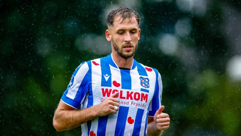 DRACHTEN, 12-07-2024 , Sportpark de Peppel, football, Dutch eredivisie, season 2024 / 2025, during the match SC Heerenveen - Almere City FC, SC Heerenveen player Pawel Bochniewicz (Photo by Pro Shots/Sipa USA)
2024.07.12 Drachten
pilka nozna sparing mecz towarzyski
SC Heerenveen - Almere City FC
Foto Pro Shots Photo Agency/SIPA USA/PressFocus

!!! POLAND ONLY !!!