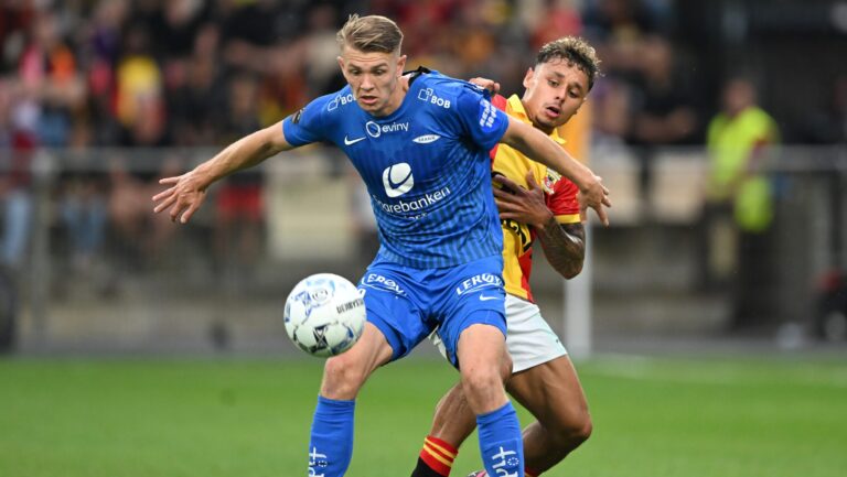 7/25/2024 - DEVENTER - (l-r) Emil Kornvig of Brann SK, Dean James of Go Ahead Eagles during the UEFA Conference League 2nd preliminary round match between Go Ahead Eagles and SK Brann in De Adelaarshorst on July 25, 2024 in Deventer, Netherlands. ANP GERRIT VAN COLOGNE /ANP/Sipa USA
2024.07.25 Deventer
pilka nozna liga konferencji
Go Ahead Eagles - SK Brann
Foto ANP/SIPA USA/PressFocus

!!! POLAND ONLY !!!