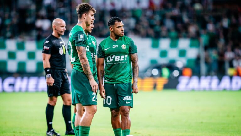 2024.08.25 Wroclaw
Pilka nozna, PKO Ekstraklasa sezon 2024/2025
Slask Wroclaw - Legia Warszawa
N/z Mateusz Zukowski Petr Schwarz Matias Nahuel Leiva sedzia referee Szymon Marciniak
Foto Mateusz Porzucek PressFocus

2024.08.25 Wroclaw
Football PKO Ekstraklasa season 2024/2025
Slask Wroclaw - Legia Warszawa
Mateusz Zukowski Petr Schwarz Matias Nahuel Leiva sedzia referee Szymon Marciniak
Credit: Mateusz Porzucek PressFocus