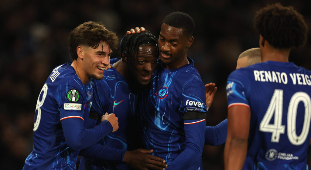 London, England, 7th November 2024. Axel Disasi C of Chelsea celebrates after scoring to make it 3-0 during the UEFA Europa Conference League match at Stamford Bridge, London. Picture credit should read: Paul Terry / Sportimage EDITORIAL USE ONLY. No use with unauthorised audio, video, data, fixture lists, club/league logos or live services. Online in-match use limited to 120 images, no video emulation. No use in betting, games or single club/league/player publications. SPI-3447-0030
2024.11.07 Londyn
pilka nozna liga konferencji europy
Chelsea - FC Noah
Foto IMAGO/PressFocus

!!! POLAND ONLY !!!