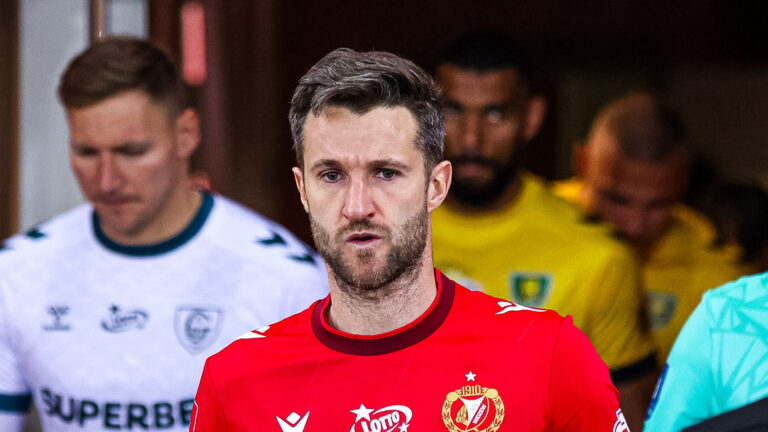 2025.03.15 Lodz Pilka Nozna PKO BP Ekstraklasa Sezon 2024/2025 Widzew Lodz - GKS Katowice Nz Marek Hanousek Dawid Figura/PressFocus

2025.03.15 Lodz Football Polish PKO BP Ekstraklasa Season 2024/2025 Widzew Lodz - GKS Katowice Marek Hanousek Credit: Dawid Figura/PressFocus