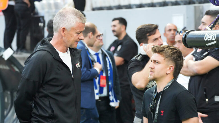 ISTANBUL, TURKEY - AUGUST 28: Coach Ole Gunnar Solskjaer and Ridvan Yilmaz of Besiktas during the UEFA Conference League Play-off round second leg match between Besiktas and Lausanne Sports at Tupras Stadium on August 28, 2025 in Istanbul, Turkey. Istanbul Tupras stadium Turkey Copyright: xSeskimphotox Besiktas-Lausanne-2808 10
2025.08.28 Stambul
pilka nozna , Liga Konferencji
Besiktas Stambul - Lausanne Sports
Foto IMAGO/PressFocus

!!! POLAND ONLY !!!