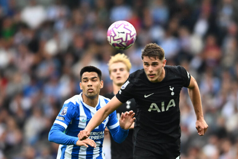 Brighton and Hove Albion v Tottenham Hotspur Premier League 20/09/2025. Brighton &amp; Hove Albion midfielder Diego Gomez 25 and Tottenham Hotspur midfielder Manor Solomon 27 during the Premier League match between Brighton and Hove Albion and Tottenham Hotspur at the American Express Stadium, Brighton and Hove, England on 20 September 2025. Brighton and Hove American Express Stadium East Sussex England Editorial use only DataCo restrictions apply See www.football-dataco.com , Copyright: xPaulxBockingx PSI-22867-0118
2025.09.20 Brighton
pilka nozna , liga angielska
Brighton and Hove Albion - Tottenham Hotspur
Foto IMAGO/PressFocus

!!! POLAND ONLY !!!