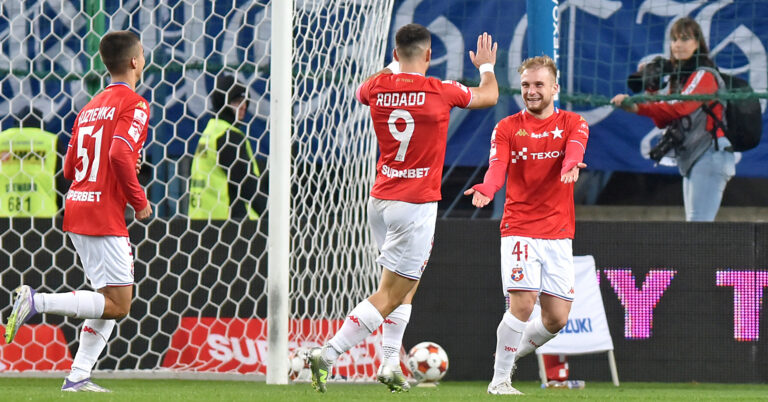 2025.10.05 Krakow
Pilka nozna , Betclic I liga , sezon 2025/26
Wisla Krakow - Ruch Chorzow
N/z Pilkarze Wisly, radosc po bramce na 2-0, gol, bramka, Maciej Kuziemka, Angel Rodado, Kacper Duda
Foto Krzysztof Porebski / PressFocus

2025.10.05 Krakow
Football , Polish league, second level , 2025/2026 season
Wisla Krakow - Ruch Chorzow
Pilkarze Wisly, radosc po bramce na 2-0, gol, bramka, Maciej Kuziemka, Angel Rodado, Kacper Duda
Credit: Krzysztof Porebski / PressFocus