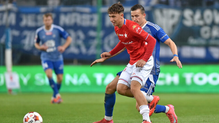 2025.10.05 Krakow
Pilka nozna , Betclic I liga , sezon 2025/26
Wisla Krakow - Ruch Chorzow
N/z Filip Baniowski, Dominik Preisler
Foto Krzysztof Porebski / PressFocus

2025.10.05 Krakow
Football , Polish league, second level , 2025/2026 season
Wisla Krakow - Ruch Chorzow
Filip Baniowski, Dominik Preisler
Credit: Krzysztof Porebski / PressFocus