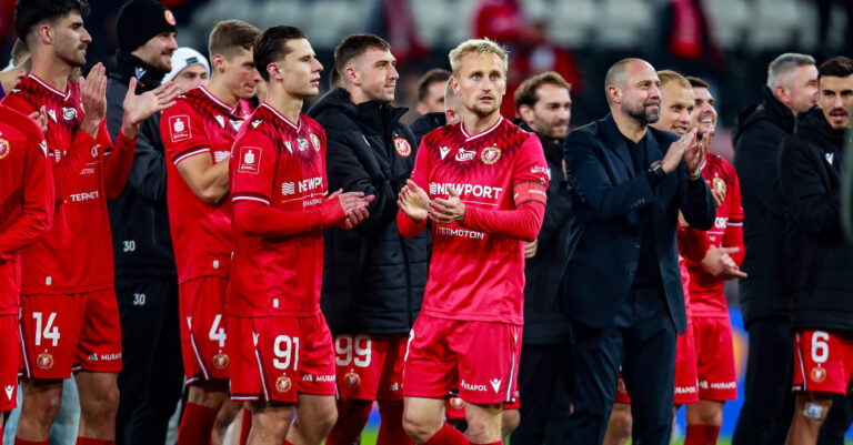 2025.10.17 Lodz Pilka Nozna PKO BP Ekstraklasa Sezon 2025/2026 Widzew Lodz - Radomiak Radom Nz Bartlomiej Pawlowski Igor Jovicevic Foto:Artur Kraszewski / PressFocus

2025.10.17 Lodz Football PKO BP Ekstraklasa Polish League 2025/2026 Widzew Lodz - Radomiak Radom Bartlomiej Pawlowski  Igor Jovicevic Credit:Artur Kraszewski / PressFocus