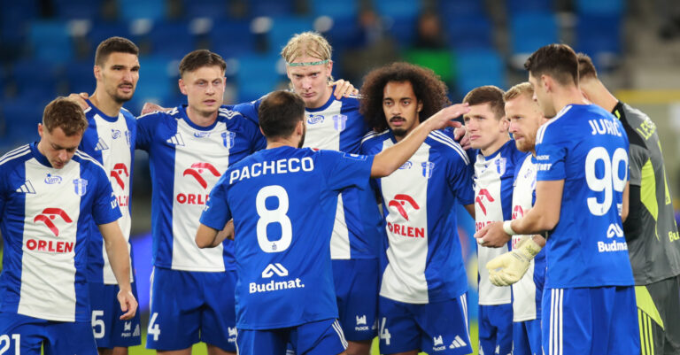 2025.10.20 Plock Pilka Nozna PKO BP Ekstraklasa Sezon 2025/2026 Wisla Plock - Bruk-Bet Nieciecza Nz Andrias Edmundsson Dani Pacheco Foto: Artur KraszewskiArtur Kraszewski / PressFocus

2025.10.20 Plock Football PKO BP Ekstraklasa Polish League 2025/2026 Wisla Plock - Bruk-Bet Nieciecza Andrias Edmundsson Dani Pacheco Credit:Artur Kraszewski / PressFocus