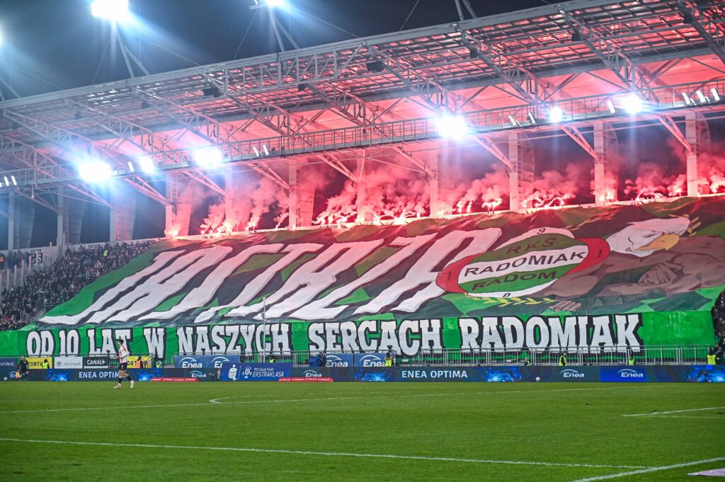 2025.11.07 Radom PKO Ekstraklasa Sezon 2025/2026 Radomiak Radom - Cracovia Krakow

N/z Kibice Radomiaka oprawa pirotechnika

Foto Kacper Pacocha / PressFocus 

2025.11.07 Radom Football Polish Ekstraklasa Season 2025/2026 Radomiak Radom - Cracovia Krakow

Credit: Kacper Pacocha / PressFocus