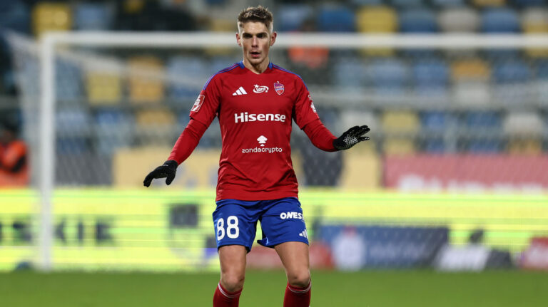 2025.11.30 Gdynia Pilka nozna PKO BP Ekstraklasa sezon 2025/2026 Arka Gdynia - Rakow Czestochowa N/z Peter Barath Foto Piotr Matusewicz / PressFocus

2025.11.30 Gdynia
Football Polish PKO BP Ekstraklasa season 2025/2026 
Arka Gdynia - Rakow Czestochowa 
Peter Barath 
Credit: Piotr Matusewicz / PressFocus