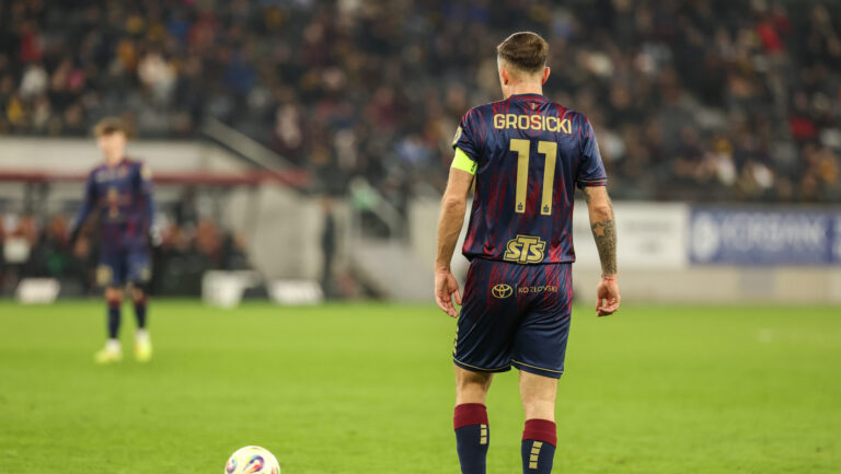 2025.12.07 Szczecin Stadion im. Floriana Krygiera
pilka nozna PKO Ekstraklasa sezon 2025/2026
Pogon Szczecin - Radomiak Radom
N/z Kamil Grosicki
Foto Szymon Gorski / PressFocus

2025.12.07 Szczecin Stadion im. Floriana Krygiera
football Polish PKO Ekstraklasa season 2025/2026
Pogon Szczecin - Radomiak Radom
Kamil Grosicki
Credit: Szymon Gorski / PressFocus