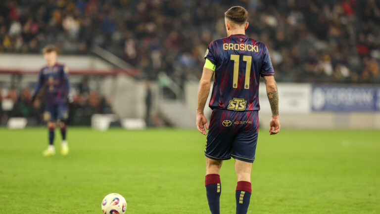 2025.12.07 Szczecin Stadion im. Floriana Krygiera
pilka nozna PKO Ekstraklasa sezon 2025/2026
Pogon Szczecin - Radomiak Radom
N/z Kamil Grosicki
Foto Szymon Gorski / PressFocus

2025.12.07 Szczecin Stadion im. Floriana Krygiera
football Polish PKO Ekstraklasa season 2025/2026
Pogon Szczecin - Radomiak Radom
Kamil Grosicki
Credit: Szymon Gorski / PressFocus