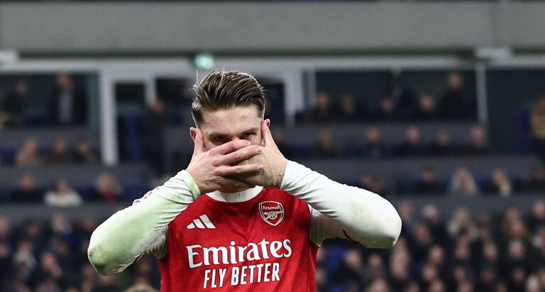 Liverpool, England, 20th December 2025. Viktor Gyokeres of Arsenal celebrates scoring his sides opening goal during the Everton vs Arsenal Premier League match at Hill Dickinson Stadium, Liverpool. Picture credit should read: David Klein / Sportimage EDITORIAL USE ONLY. No use with unauthorised audio, video, data, fixture lists, club/league logos or live services. Online in-match use limited to 120 images, no video emulation. No use in betting, games or single club/league/player publications. SPI_DK_014_Everton_Arsenal SPI-4391-0011
2025.12.21 Liverpool
pilka nozna , liga angielska
Everton - Arsenal Londyn
Foto IMAGO/PressFocus

!!! POLAND ONLY !!!